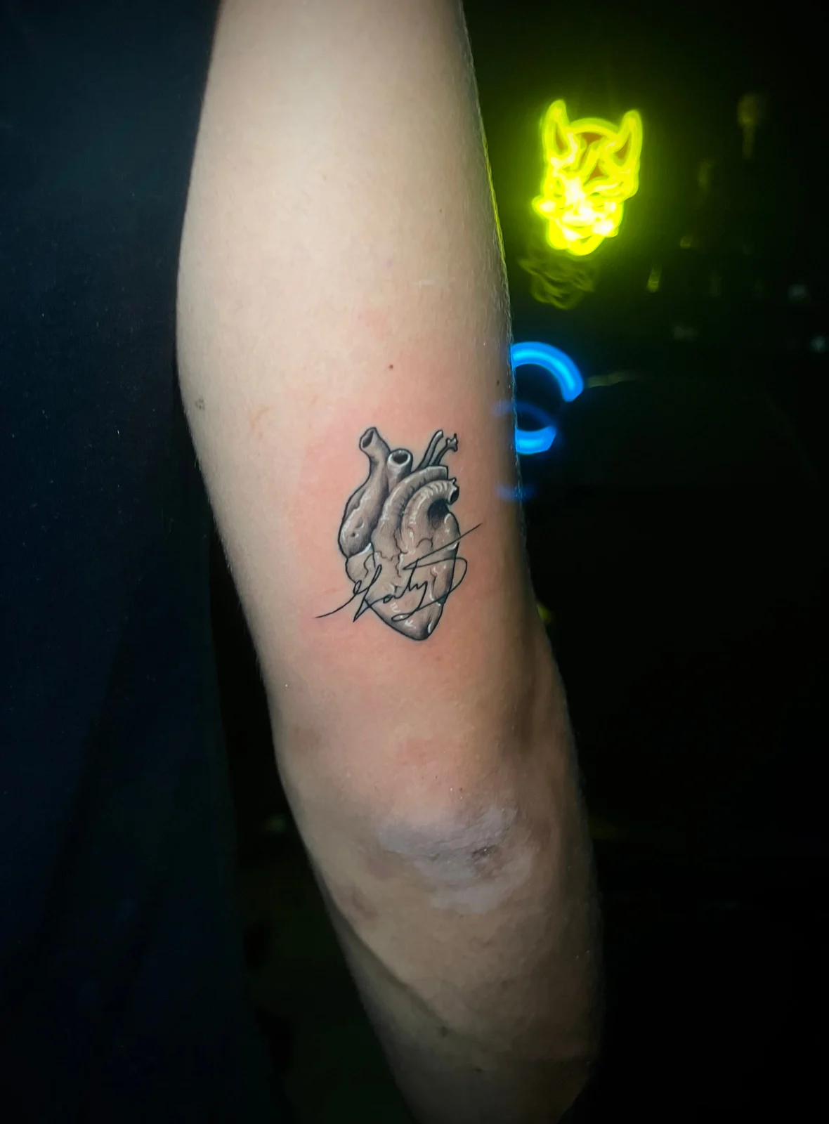 Tatuaje fine line de línea fina realizado en Black Rituals Tattoo, Málaga (4)