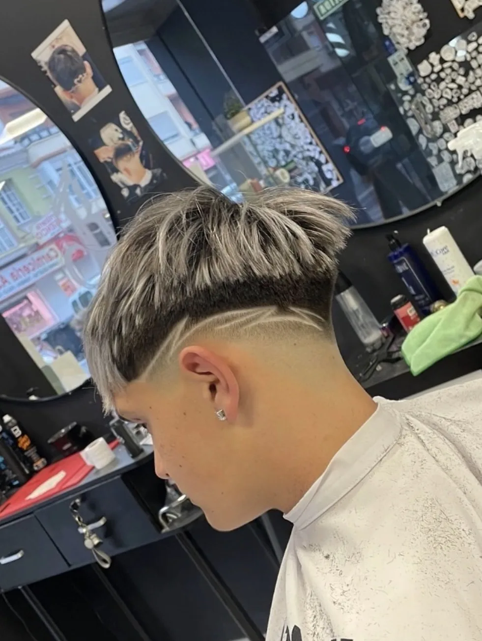 Corte con mechas y degradado bajo, Black Rituals Barber Shop