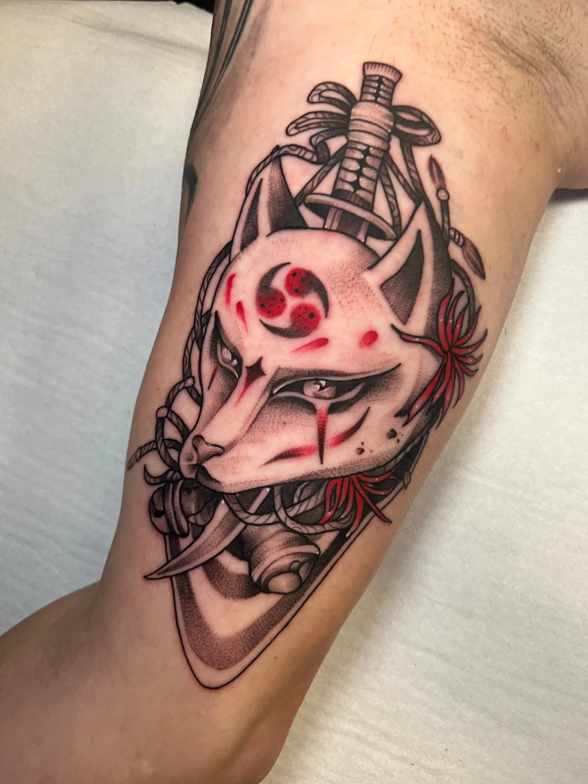 Tatuaje de estilo japonés y anime realizado en Black Rituals Tattoo, Málaga (7)