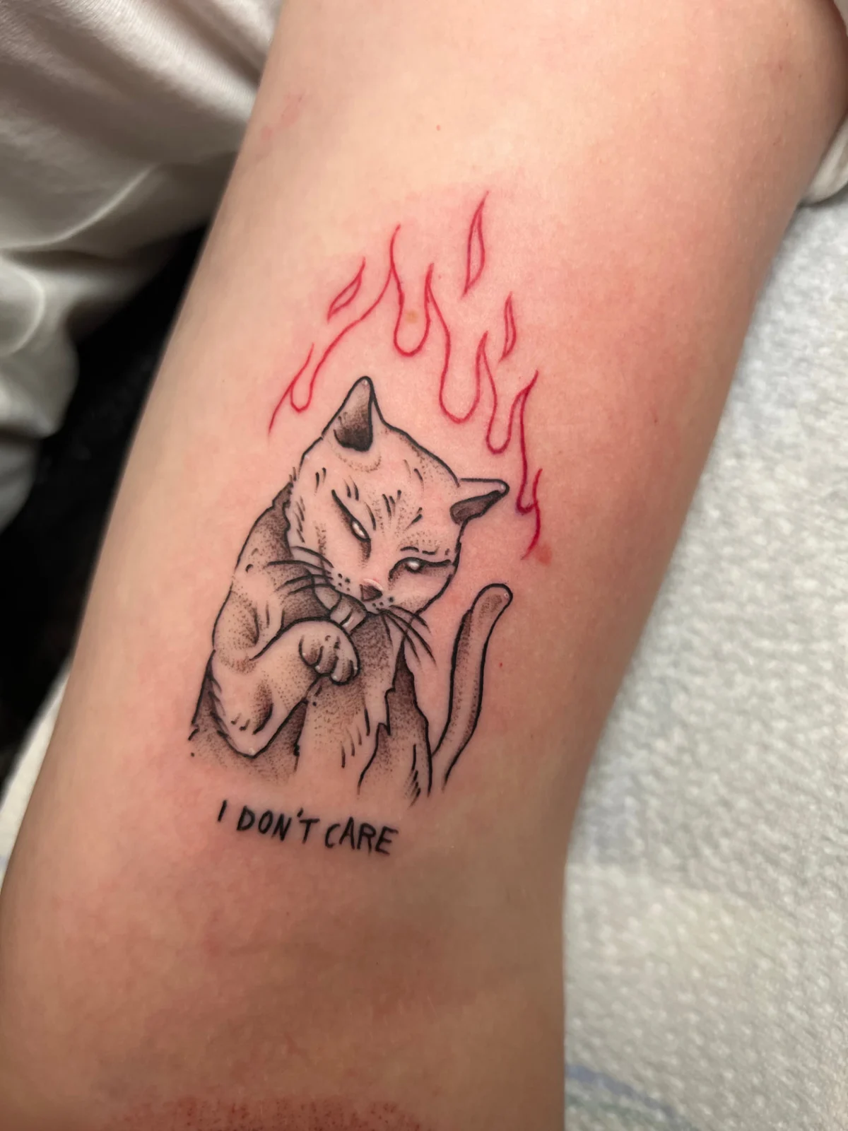 Tatuaje fine line de línea fina realizado en Black Rituals Tattoo, Málaga (5)