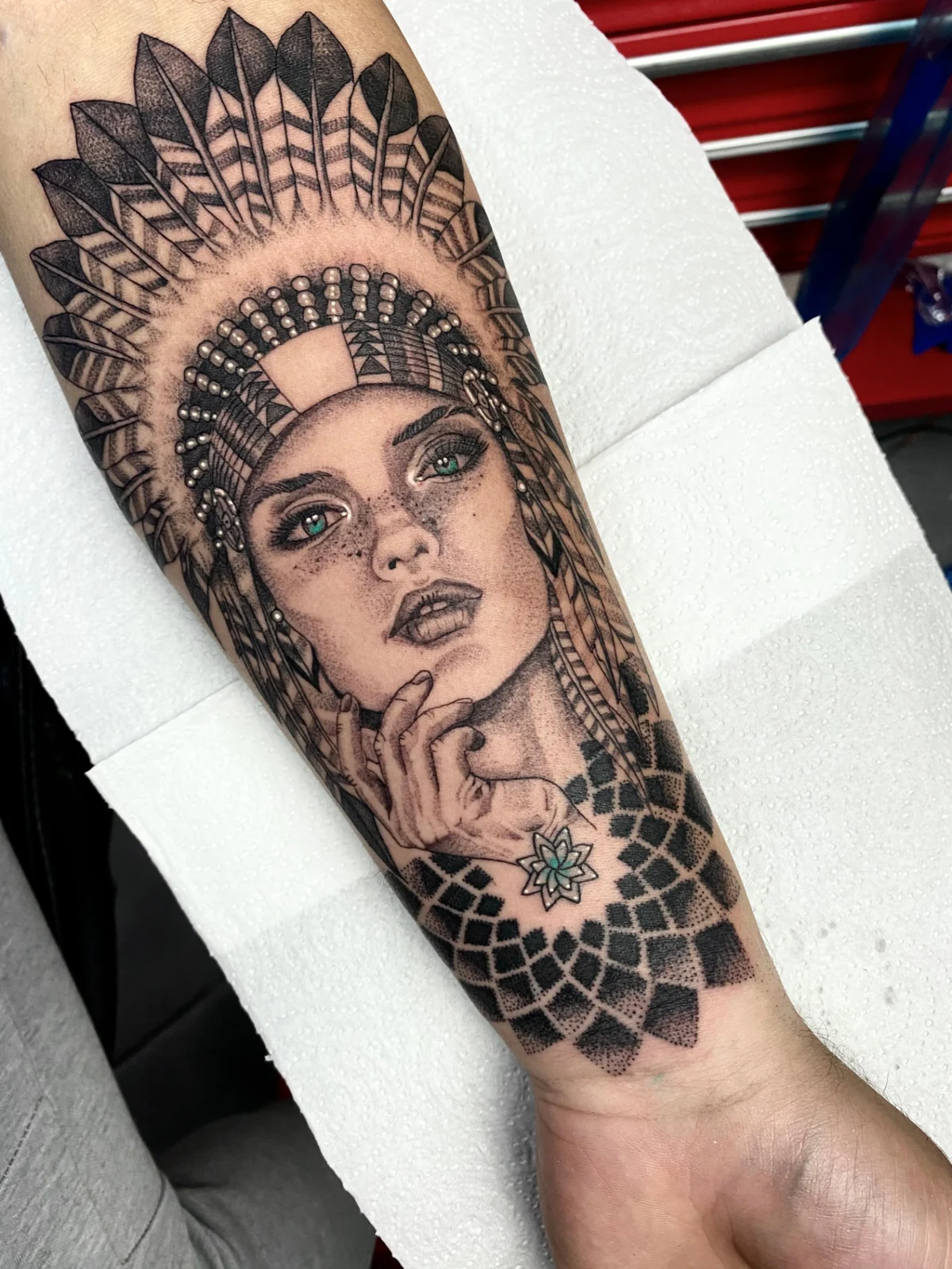 Tatuaje realista black and grey realizado en Black Rituals Tattoo, Málaga (5)