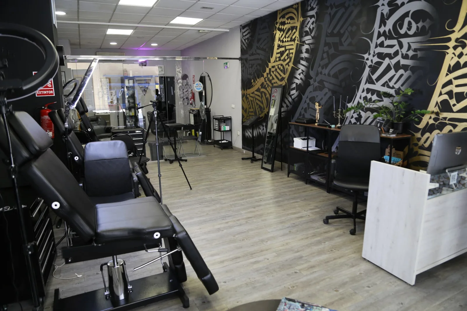 Interior del estudio de Black Rituals Tattoo en la Calle Martínez Maldonado, Málaga