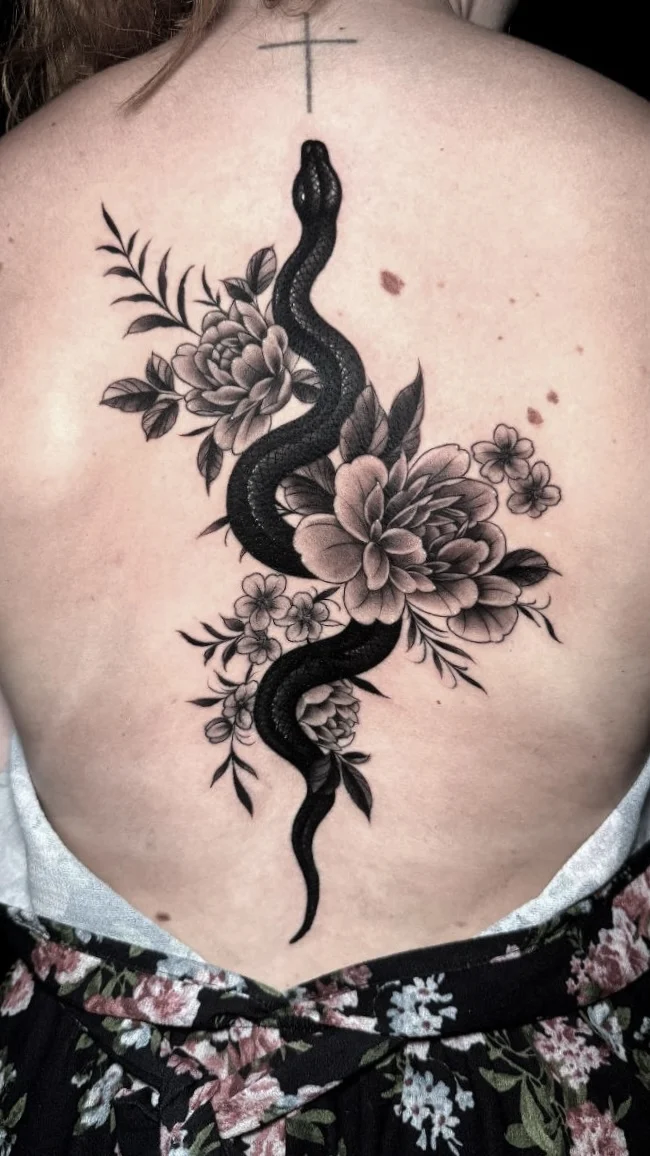 Tatuaje de estilo japonés y anime realizado en Black Rituals Tattoo, Málaga (3)