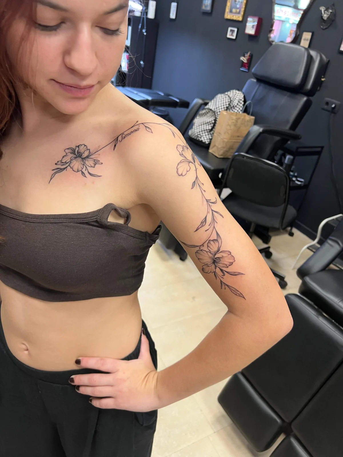 Tatuaje fine line de línea fina realizado en Black Rituals Tattoo, Málaga (6)