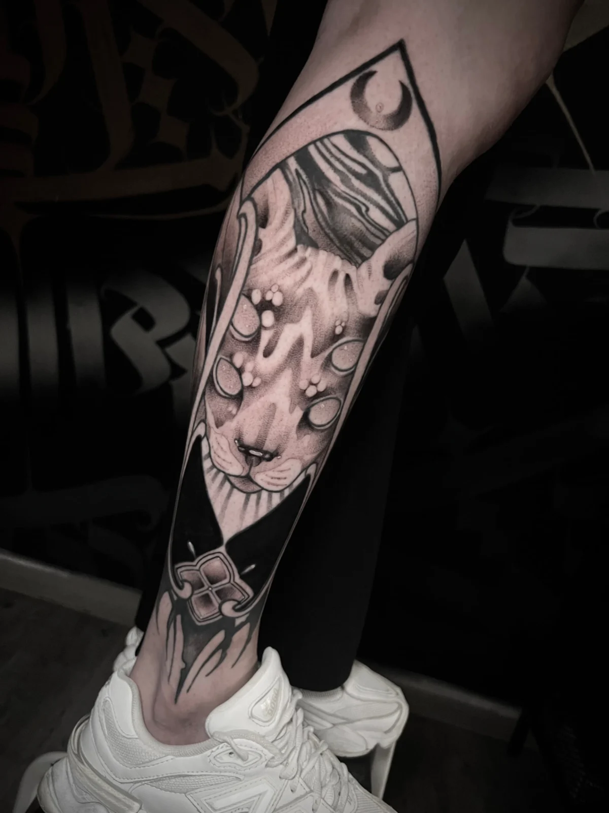 Tatuaje blackwork en tinta negra realizado en Black Rituals Tattoo, Málaga (8)