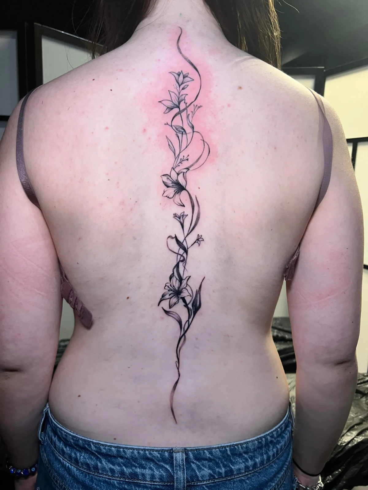 Tatuaje fine line de línea fina realizado en Black Rituals Tattoo, Málaga (7)