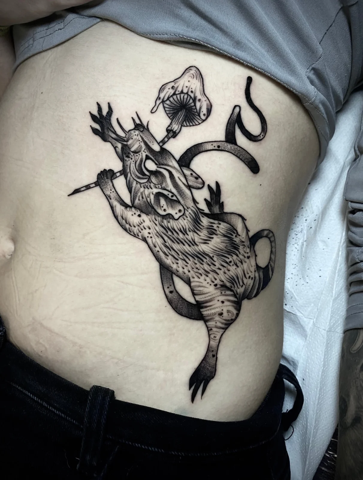 Tatuaje blackwork en tinta negra realizado en Black Rituals Tattoo, Málaga (3)