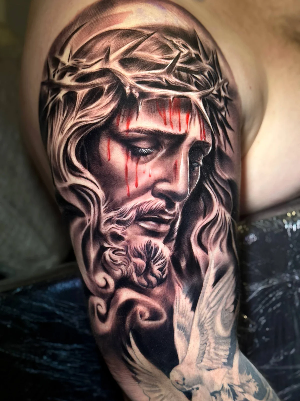Tatuaje realista black and grey realizado en Black Rituals Tattoo, Málaga (6)