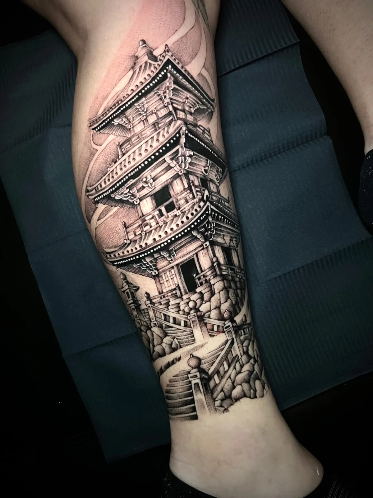 Tatuaje realizado por LYON en Black Rituals Tattoo, Málaga