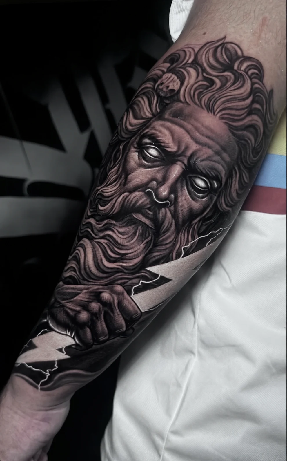 Tatuaje realista black and grey realizado en Black Rituals Tattoo, Málaga (10)